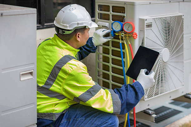 Professional Heat Pump Repair technician working in Riverdale, IL